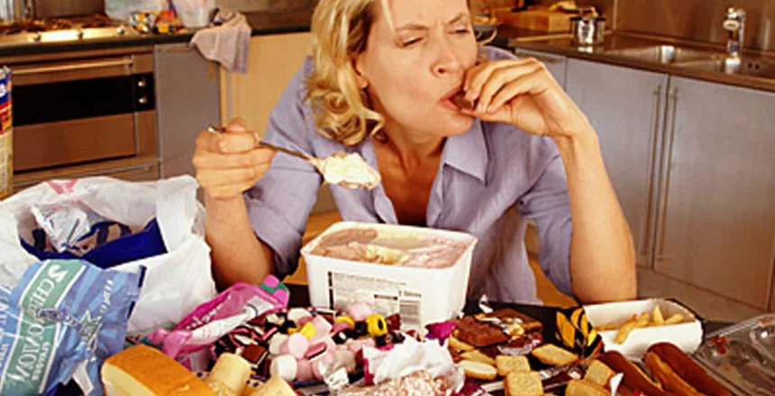 8 Common Symptoms of Food Addiction